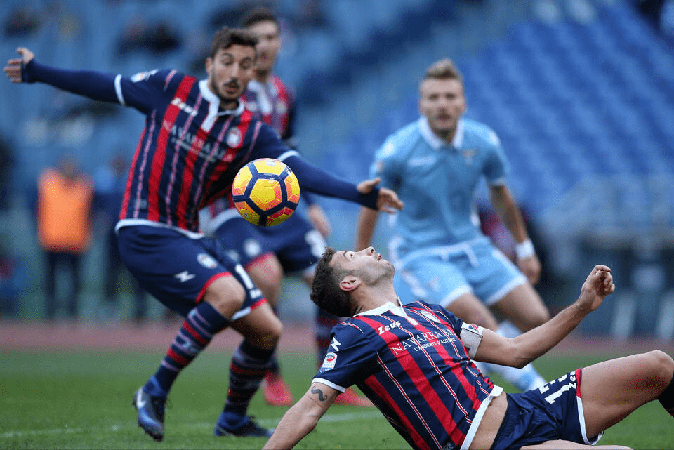 克罗托内赛程紧迫丧失优势，球队整体战力远逊对手(凯泽球队赛程)